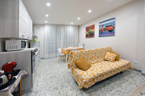 TV and multimedia, Kitchen or kitchenette, Living room, Seating area