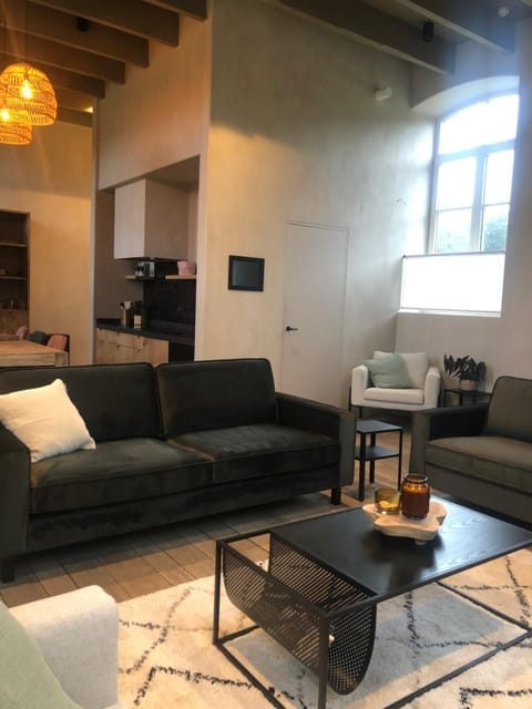 Game Room, Living room, Seating area