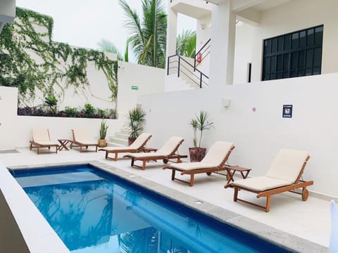 Day, Swimming pool, sunbed