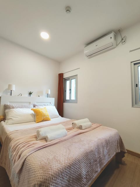 Bed, Photo of the whole room, Bedroom, towels, air conditioner