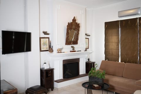 Μονοκατοικία με κήπο στη θάλασσα. Apartment in Euboea