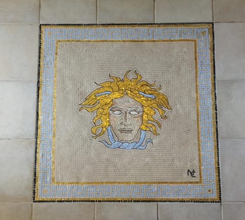 Μονοκατοικία με κήπο στη θάλασσα. Apartment in Euboea