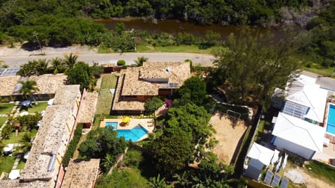 Belíssima Casa com extensa área externa - piscina, sauna, churrasqueira e campo de futebol - com 5 suítes e a 500 metros da Rua das Pedras House in Armacao dos Buzios