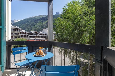 Balcony/Terrace, Mountain view