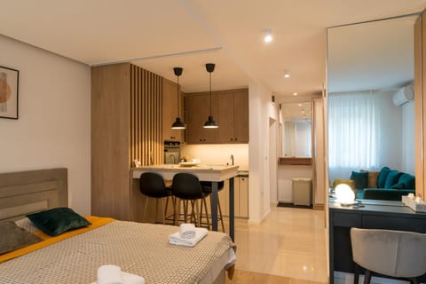 Bed, Photo of the whole room, Dining area