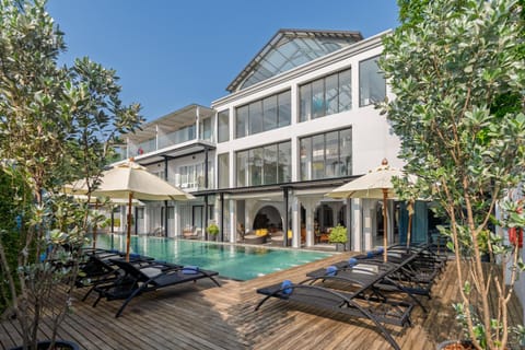 Property building, Swimming pool