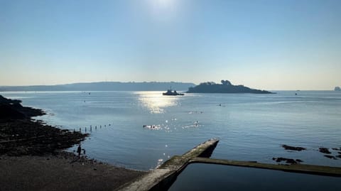Beautiful Sea Front Cottage in the Ocean City House in Plymouth