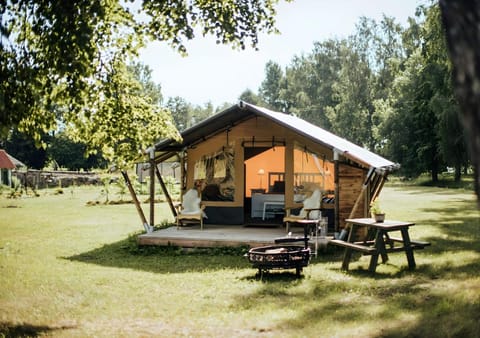 Property building, Day, BBQ facilities, Garden, View (from property/room), Dining area, Garden view, VIP