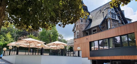 Property building, Patio, Restaurant/places to eat