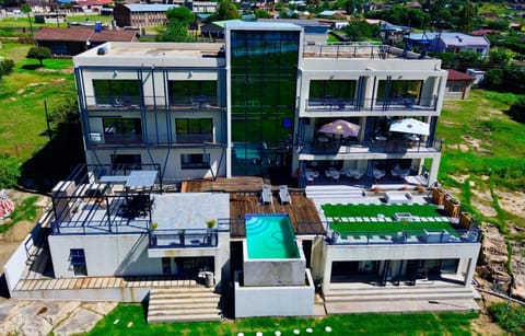Property building, Patio, Bird's eye view, Garden, Balcony/Terrace, Pool view, Swimming pool