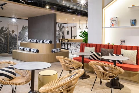 Living room, Seating area, hair dresser