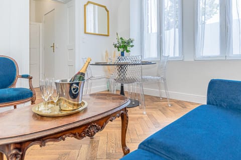 Living room, Seating area, pet friendly