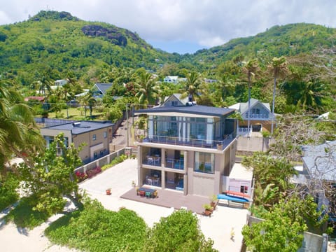 Neighbourhood, Bird's eye view