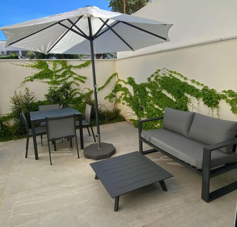 Patio, Garden, Garden view, sunbed