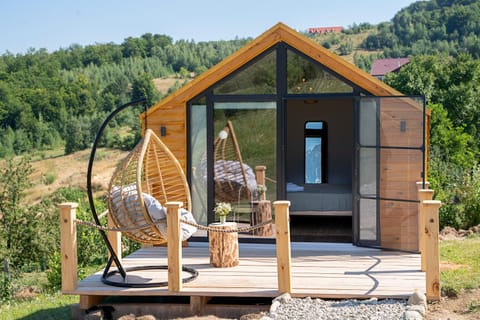 Property building, Natural landscape, Garden, Garden view, Mountain view