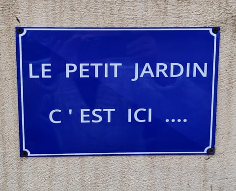 LE PETIT JARDIN ... Bed and Breakfast in L'Isle-sur-la-Sorgue