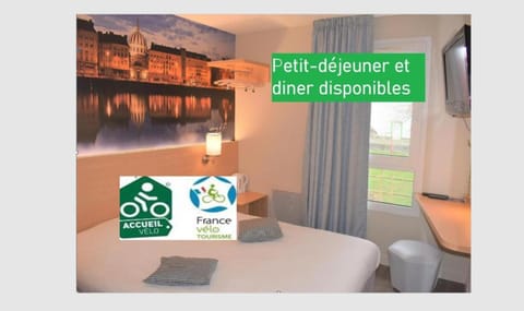 Photo of the whole room, Logo/Certificate/Sign, Bedroom