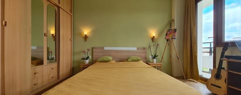 Bed, Balcony/Terrace, Bedroom, wardrobe