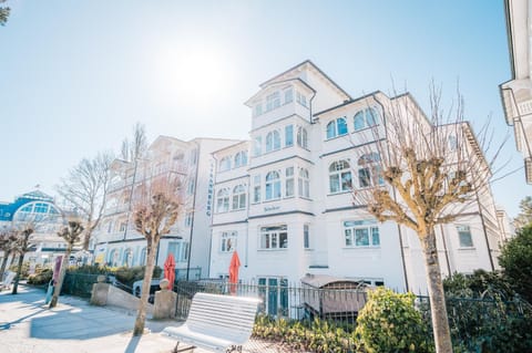 Property building, Day, Autumn