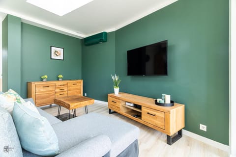 TV and multimedia, Living room, Seating area