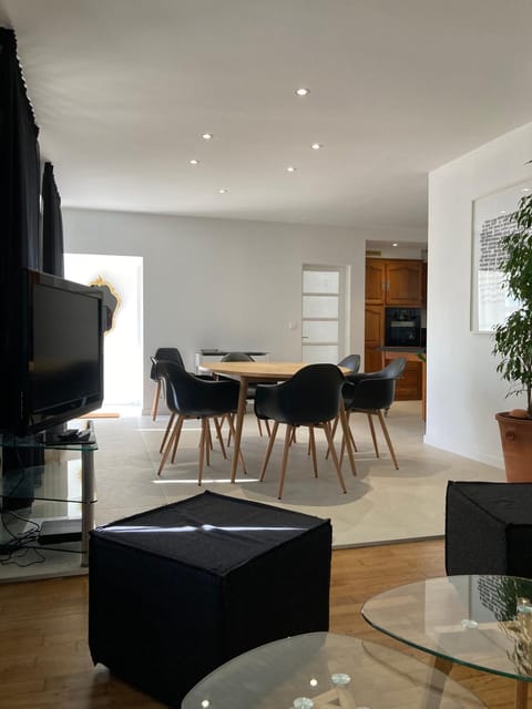 Living room, Seating area, Dining area