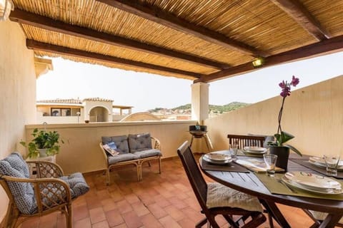 Property building, Balcony/Terrace, Living room