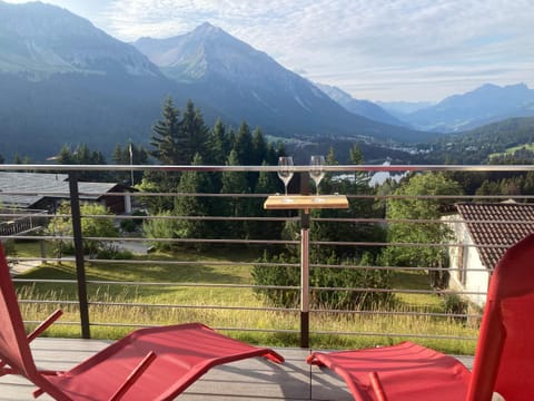 Property building, View (from property/room), Balcony/Terrace, Dining area, Lake view, Mountain view
