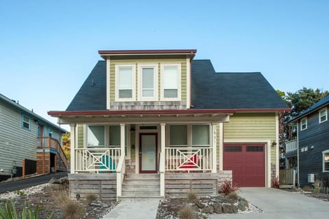 A Bit of R n R House in Lincoln City