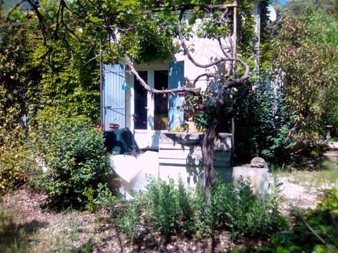 Le Domaine de Belle Bed and Breakfast in L'Isle-sur-la-Sorgue