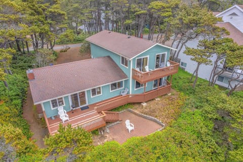 Breaking Waves Retreat House in Lincoln Beach