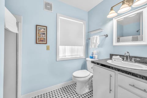 Breaking Waves Retreat House in Lincoln Beach