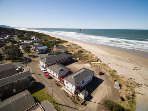 Getaway Oceanfront Lodging House in Rockaway Beach