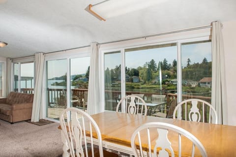 Lake Point Hideaway House in Neotsu