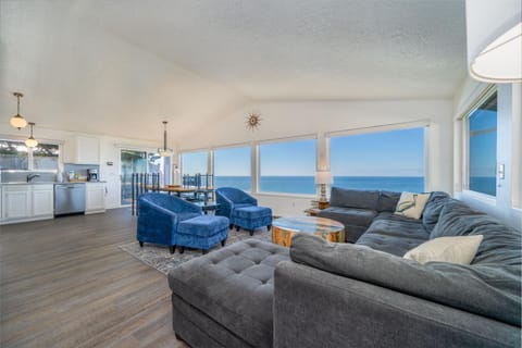 Lawtons View House in Lincoln City