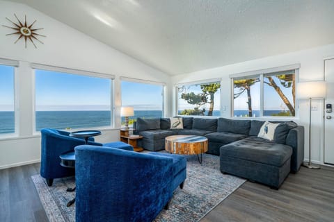 Lawtons View House in Lincoln City