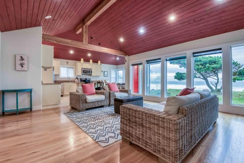 Oceans Edge House in Devils Lake