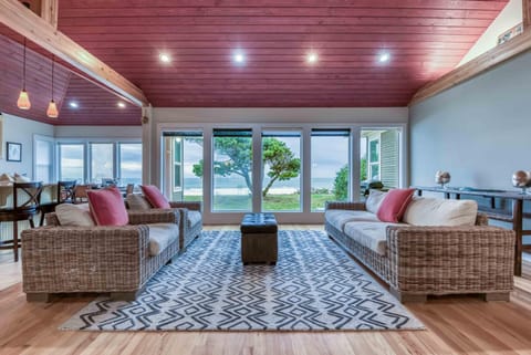 Oceans Edge House in Devils Lake