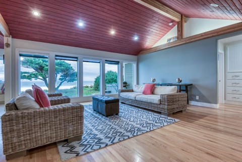 Oceans Edge House in Devils Lake