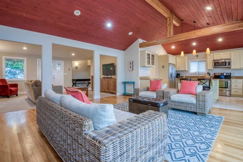 Oceans Edge House in Devils Lake