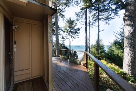 The Cedar House House in Otter Rock