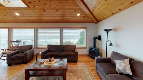 Om Home House in Gleneden Beach