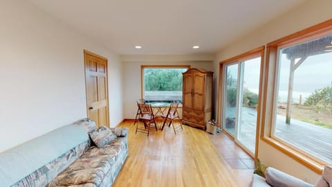 Om Home House in Gleneden Beach