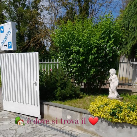 Day, Garden, Garden view, Parking