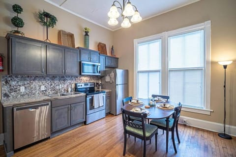 Historic Tate House Apartment by Marietta Square Apartment in Marietta