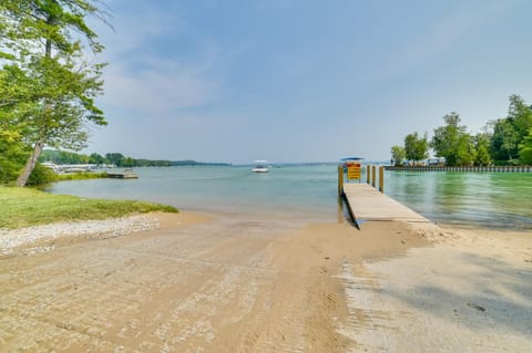 Rapid City Cottage with Deck quarter Mi to Torch Lake! House in Michigan