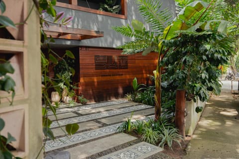 Facade/entrance