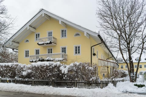 Facade/entrance, Winter