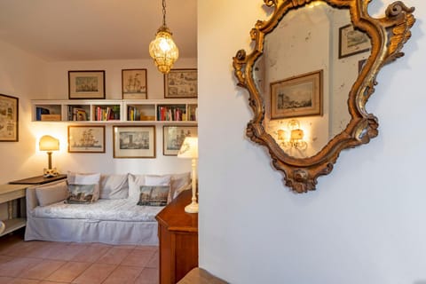 Living room, Decorative detail