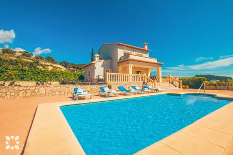 Property building, Day, Natural landscape, Pool view, Swimming pool, sunbed