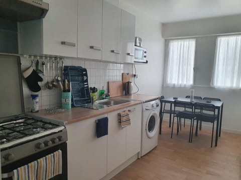 Communal kitchen, pet friendly, washing machine, kitchen, kitchen
